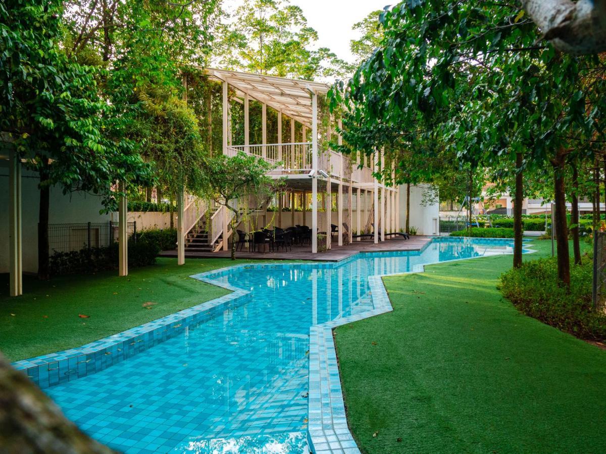 Getaway Residence At Сайберджая Экстерьер фото